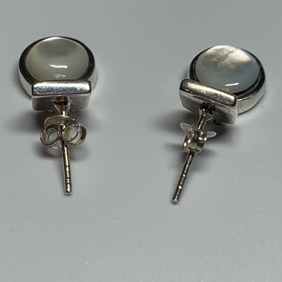 Silpada VERY RARE Petite Sterling Greek Key & Mother of Pearl Post Earrings - Picture 9 of 16